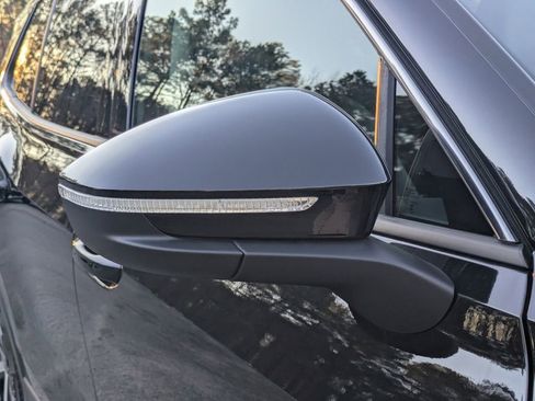 New 2026 Volkswagen Tiguan SE image 12