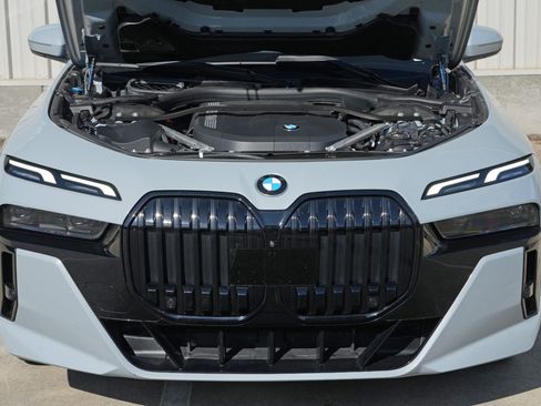 Used 2024 BMW 740i w/ M Sport Professional Package RWD image 8
