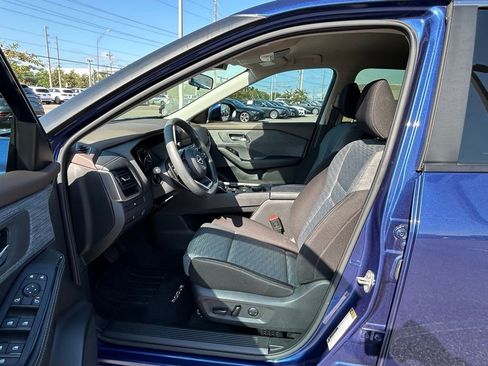 Used 2023 Nissan Rogue SV AWD/4WD image 15