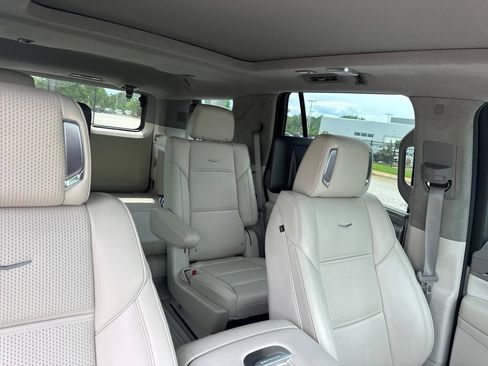 Used 2024 Cadillac Escalade Sport Platinum w/ LPO, ONYX Package AWD/4WD image 3