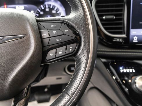 Used 2021 Chrysler Pacifica Limited w/ Uconnect Theater Family Group AWD/4WD image 23