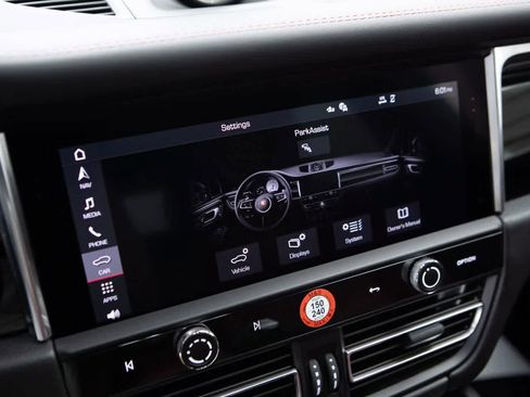 Certified 2026 Porsche Macan AWD/4WD image 15