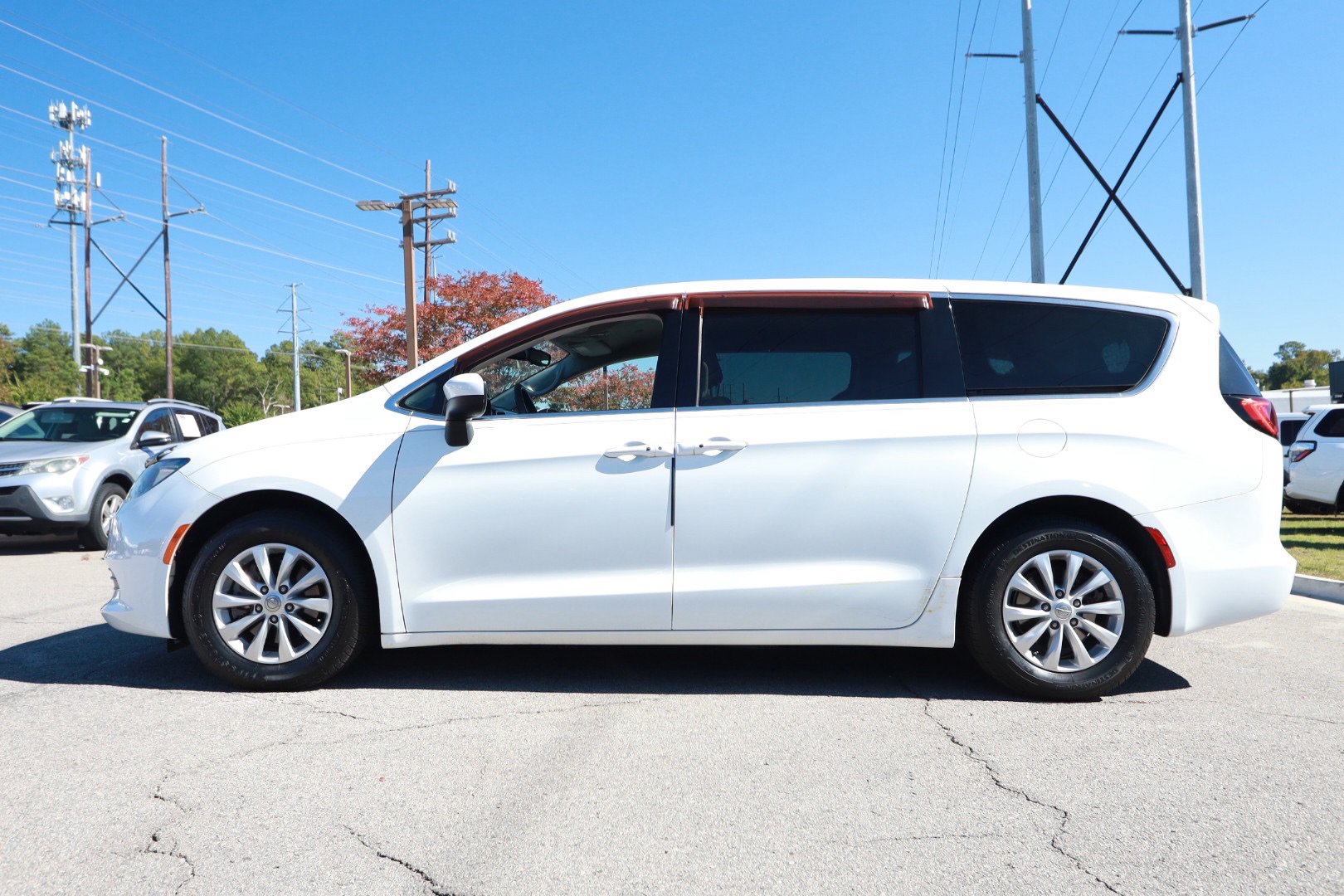 Used 2017 Chrysler Pacifica Touring w/ Tire & Wheel Group FWD image 2
