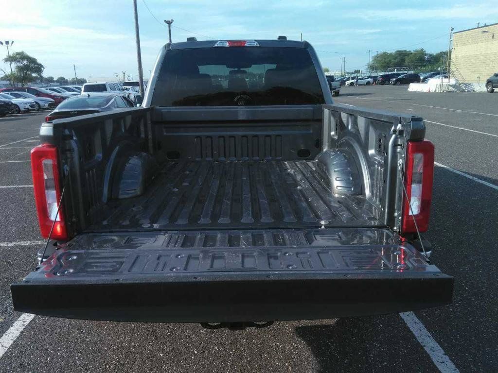 Used 2026 Ford F250 XLT AWD/4WD image 3