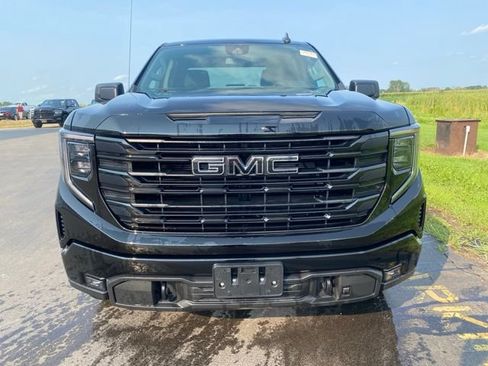 Used 2024 GMC Sierra 1500 Elevation w/ LPO, Elevation Black Package AWD/4WD image 12