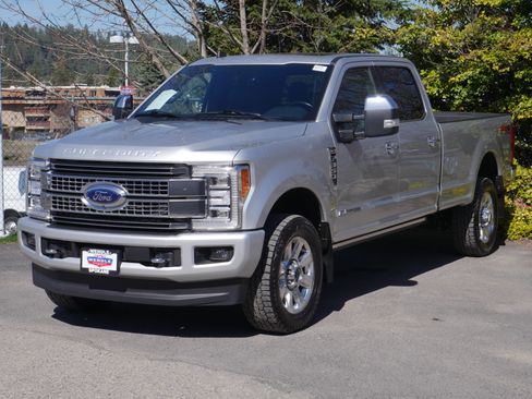 Used 2019 Ford F350 Platinum w/ Platinum Ultimate Package image 2