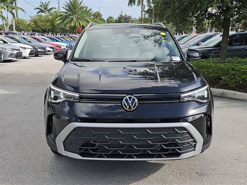 New 2025 Volkswagen Taos SE image 2