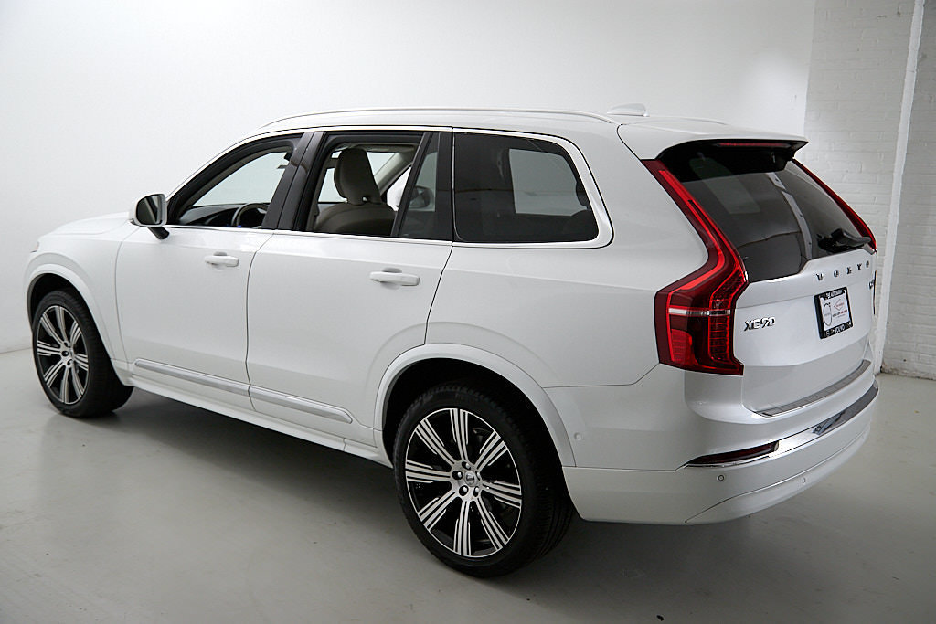 Certified 2024 Volvo XC90 B6 Plus w/ Protection Package Premier AWD/4WD image 9