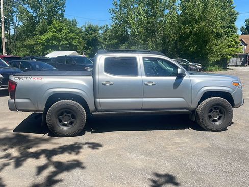 Used 2023 Toyota Tacoma SR AWD/4WD image 11