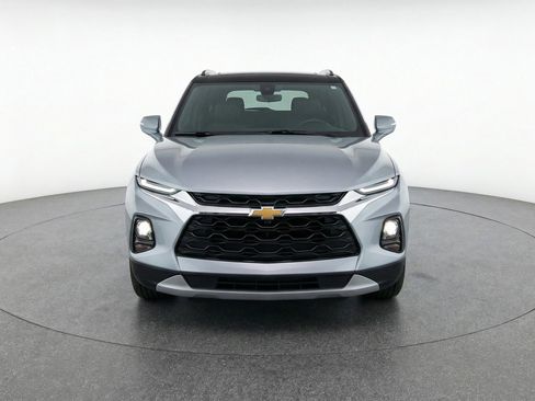 Used 2025 Chevrolet Blazer LT image 2