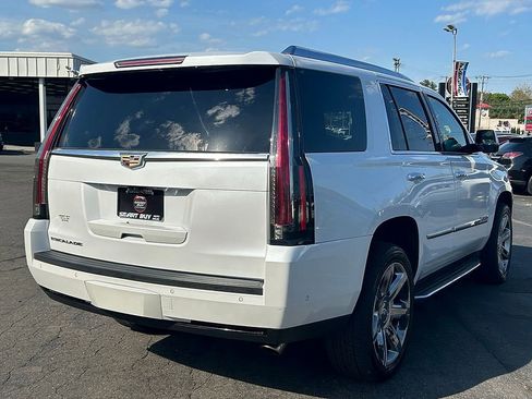 Used 2018 Cadillac Escalade Luxury AWD/4WD image 12