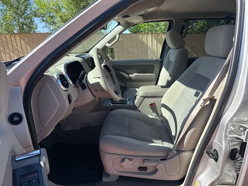 Used 2007 Ford Explorer XLT AWD/4WD image 11
