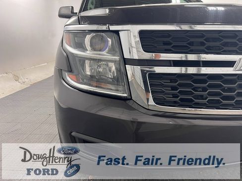 Used 2017 Chevrolet Suburban LT image 10