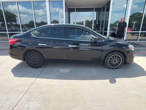 Used 2017 Nissan Sentra SV w/ Driver's Assist Package FWD image 4