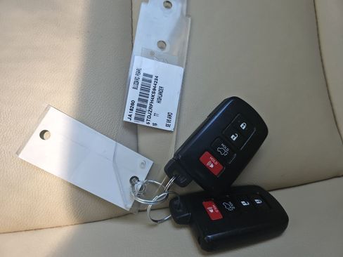 Used 2019 Toyota Highlander SE AWD/4WD image 18