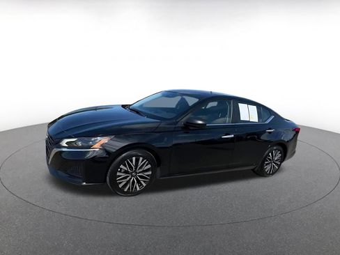 Used 2025 Nissan Altima 2.5 SV FWD image 8