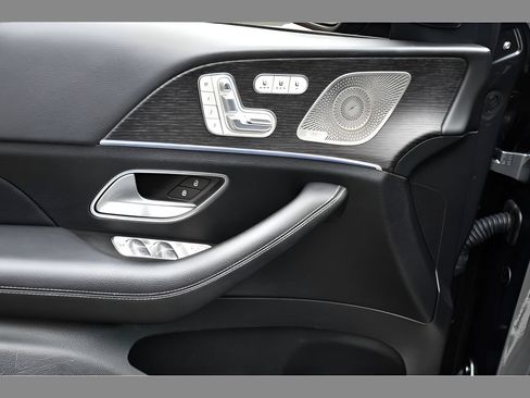 Used 2024 Mercedes-Benz GLS 450 4MATIC image 29