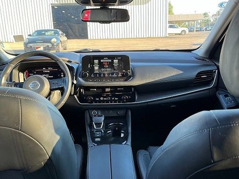 Used 2021 Nissan Rogue Platinum FWD image 13