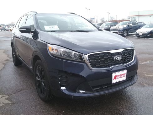 Used 2019 Kia Sorento S image 4