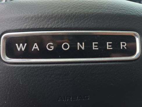 Used 2022 Jeep Wagoneer Series III w/ Premium Group I AWD/4WD image 9