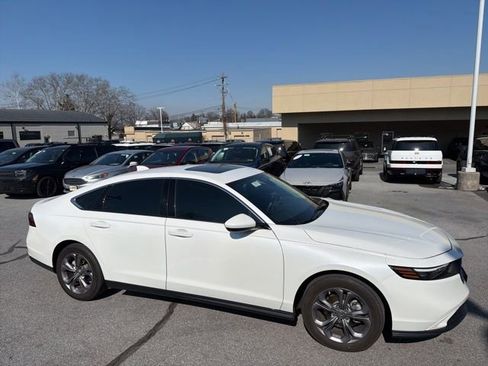 Used 2024 Honda Accord EX image 12