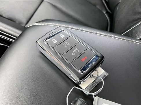 Used 2024 Jeep Grand Cherokee Overland w/ Adv Protech Group III AWD/4WD image 11