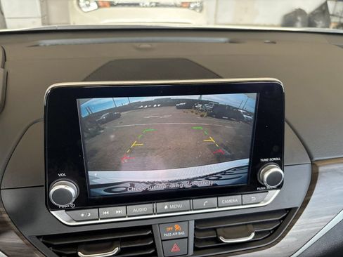Used 2025 Nissan Altima 2.5 SV FWD image 23