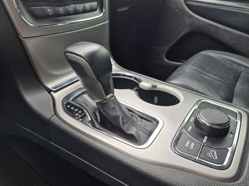 Used 2018 Jeep Grand Cherokee Limited image 10