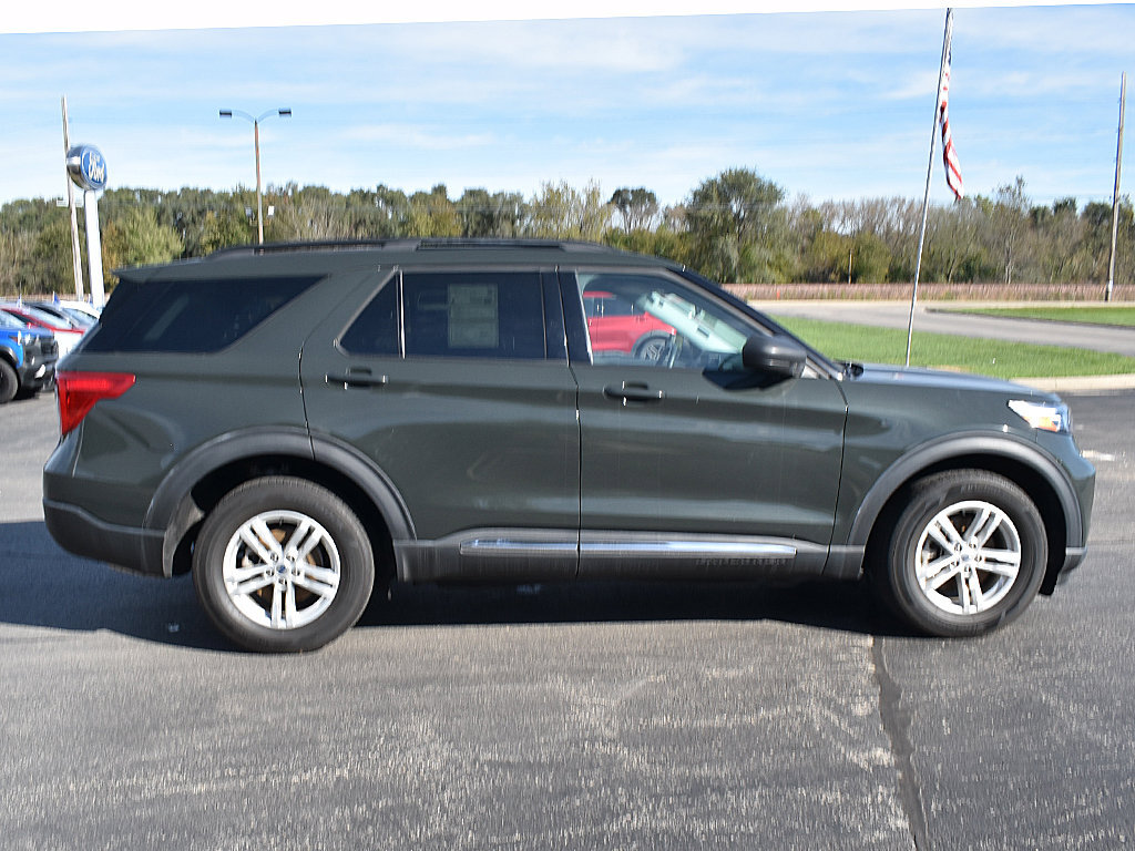 Certified 2024 Ford Explorer XLT w/ Equipment Group 202A AWD/4WD image 13