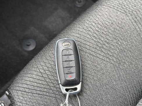 Used 2025 Nissan Rogue SV image 18