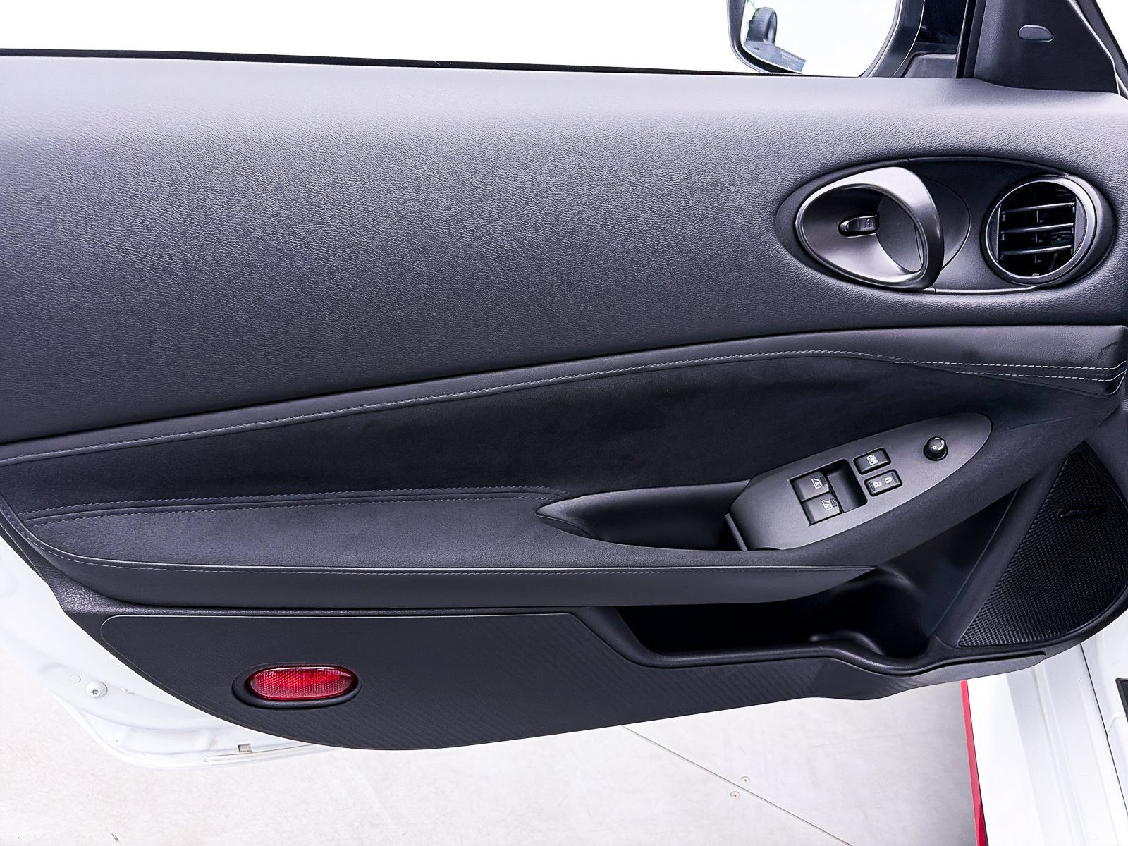 Used 2024 Nissan Z NISMO w/ Floor Mat Package RWD image 19
