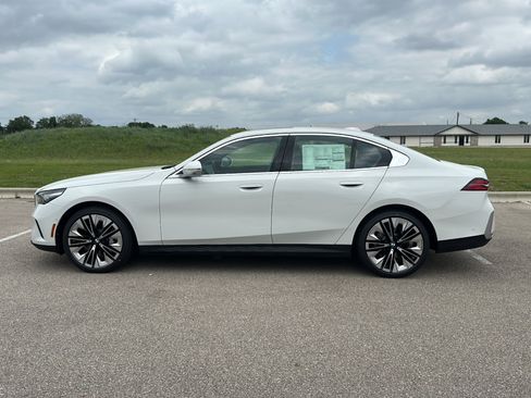 New 2026 BMW 530i w/ Premium Package RWD image 5