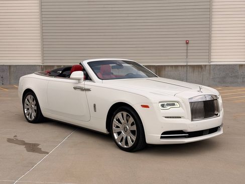 Used 2017 Rolls-Royce Dawn RWD image 1