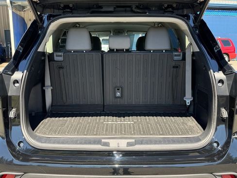 Used 2021 Toyota Highlander LE AWD/4WD image 22