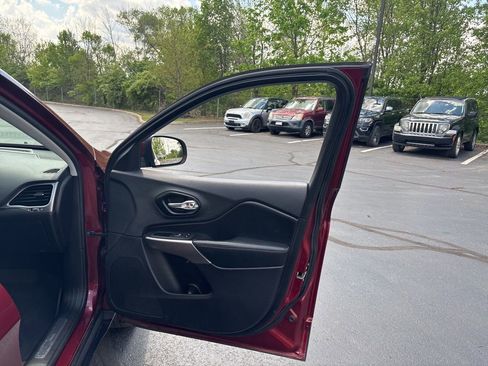 Used 2021 Jeep Cherokee Limited w/ Mopar Interior Package AWD/4WD image 43