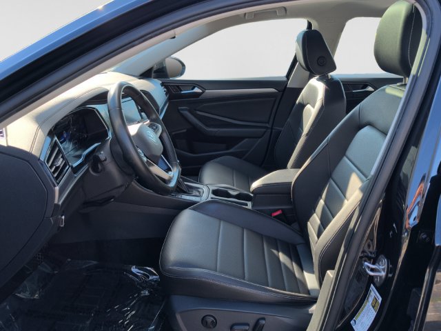 Certified 2023 Volkswagen Jetta SE w/ Panoramic Sunroof Package FWD image 11