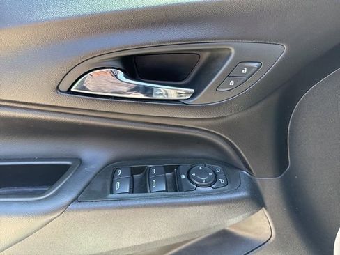 Used 2024 Chevrolet Equinox LT FWD image 8