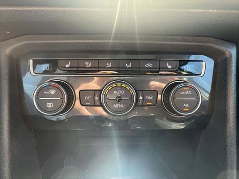 Used 2019 Volkswagen Tiguan SEL AWD/4WD image 18