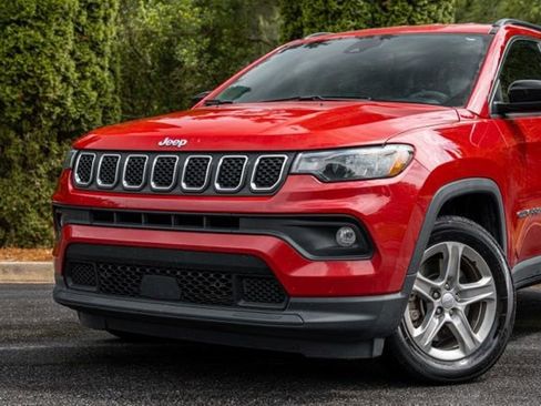 Used 2023 Jeep Compass Latitude AWD/4WD image 2