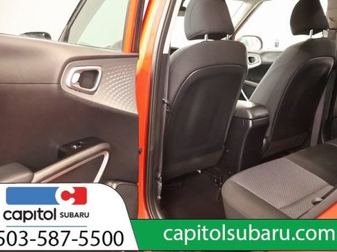 Used 2023 Kia Soul LX w/ LX Technology Package FWD image 28