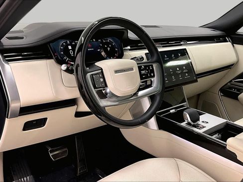 Used 2025 Land Rover Range Rover SE AWD/4WD image 18