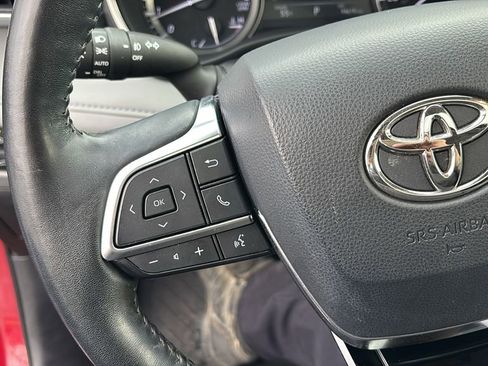 Used 2020 Toyota Highlander Limited image 17