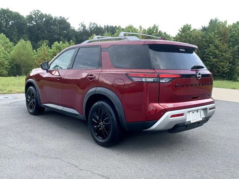 Used 2023 Nissan Pathfinder SL FWD image 5