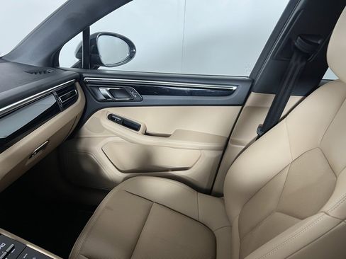 Certified 2025 Porsche Macan image 24