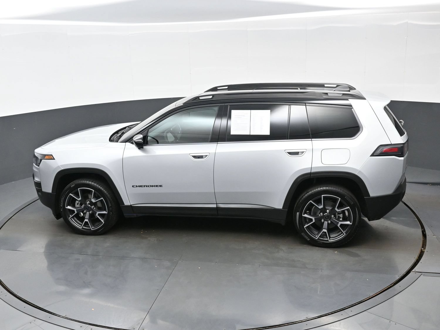 Used 2026 Jeep Cherokee Overland w/ Advanced Pro Tech Group AWD/4WD image 39