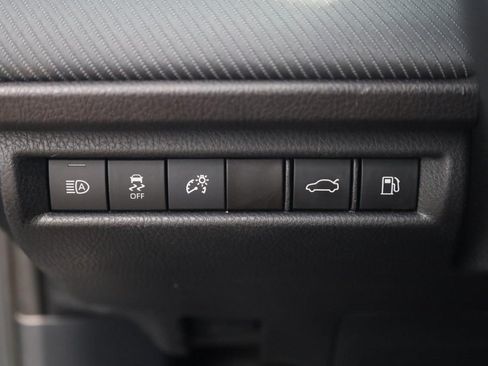 Used 2025 Toyota Camry SE FWD image 11