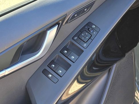 Used 2023 Kia Niro SX Touring image 30