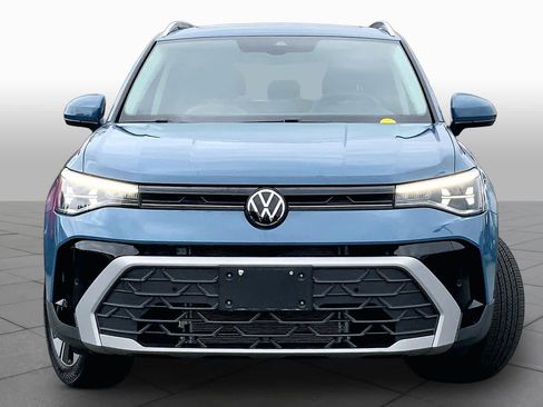 Used 2025 Volkswagen Taos SE AWD/4WD image 4