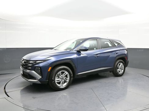 Certified 2025 Hyundai Tucson SE image 10