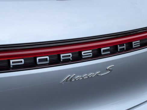 Certified 2022 Porsche Macan S AWD/4WD image 29